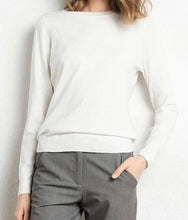 Load image into Gallery viewer, Iris Slim O-Neck Cashmere Blend Sweater