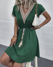 Load image into Gallery viewer, Contrast V-Neck Tassel Tie Dress